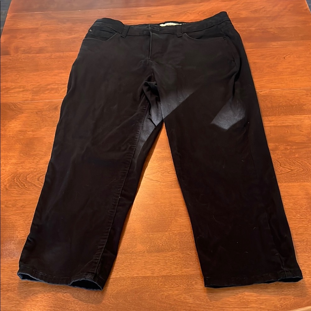 Jones New York Woman’s Black Jeans, Soho Capri, size 8